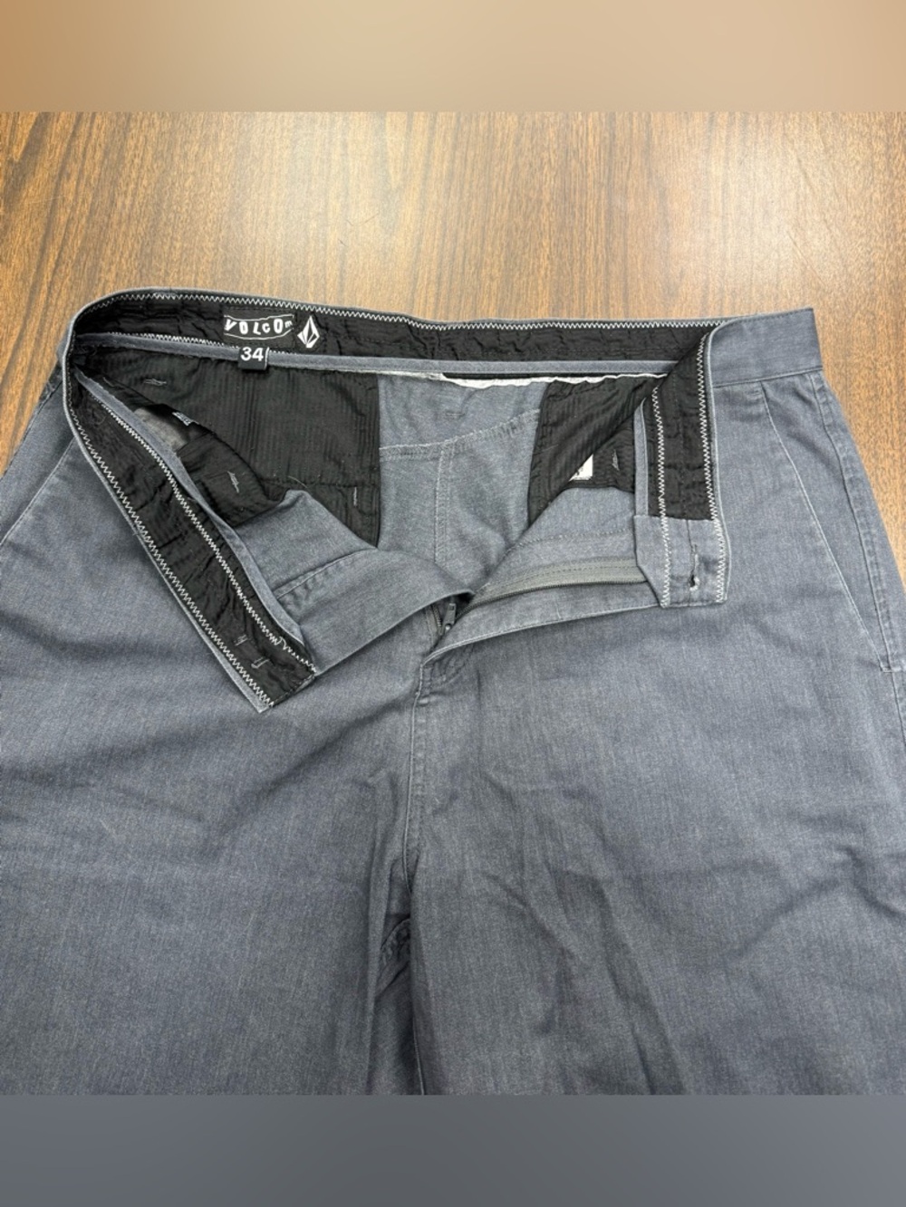 Volcom Men's Charcoal Flat-Front Chinos Shorts Size 34 - Picture 9 of 16